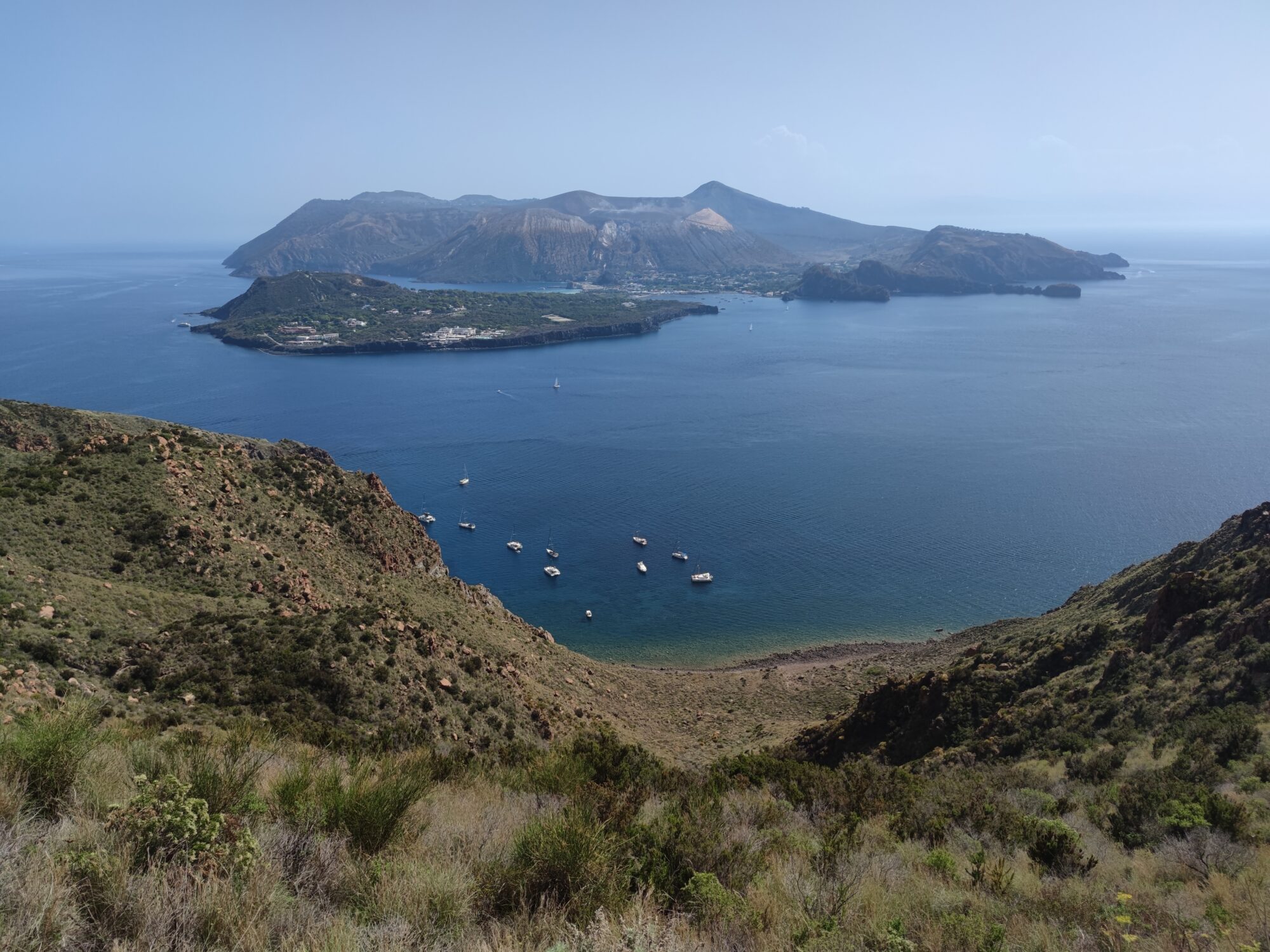 Veduta dell'isola di Vulcano nella quale sono stati scoperti questi batteri